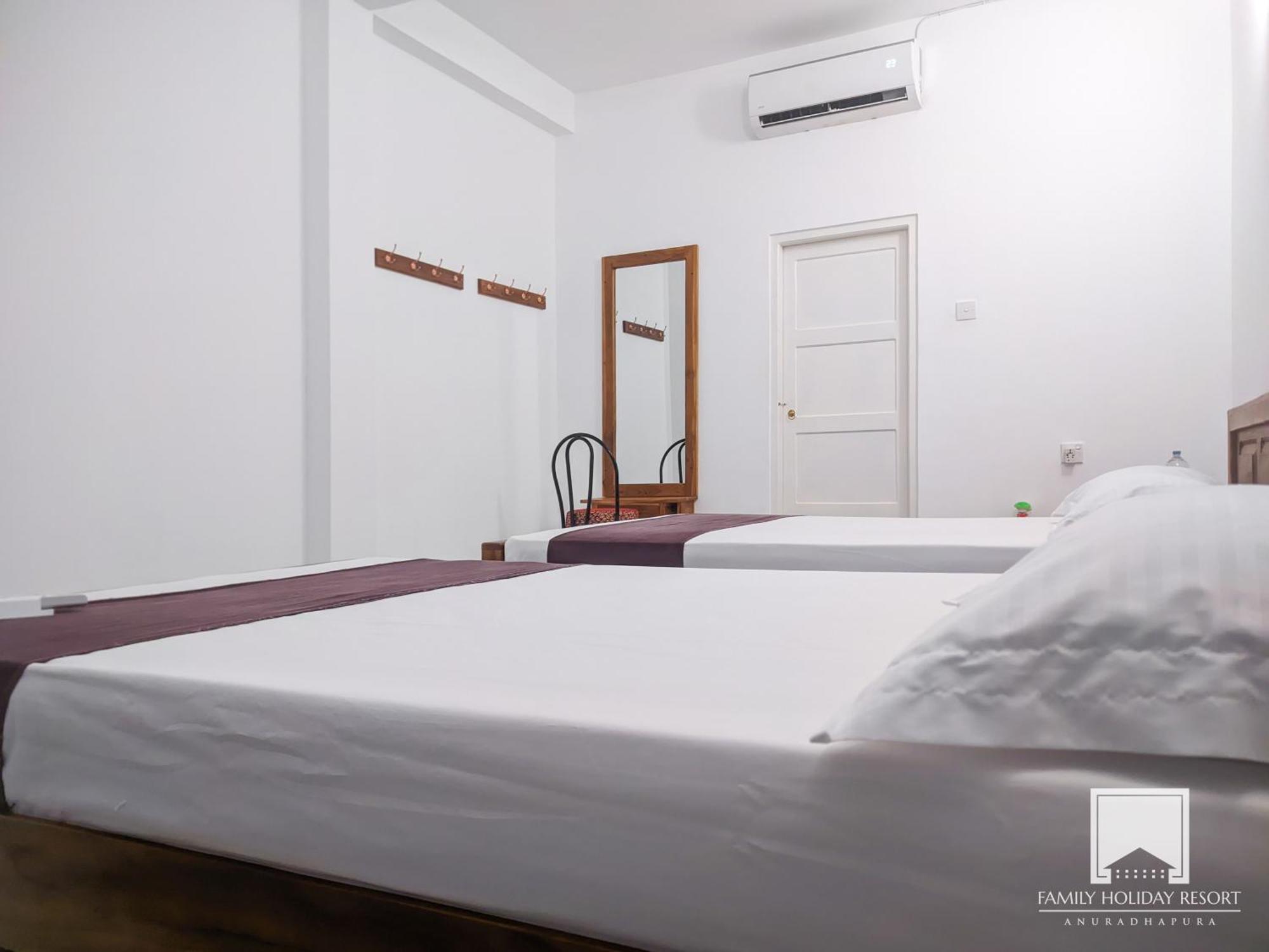 Family Holiday Resort Anuradhapura Exterior foto